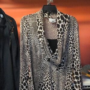 Beautiful top. Long sleeves and hangs down past hips.